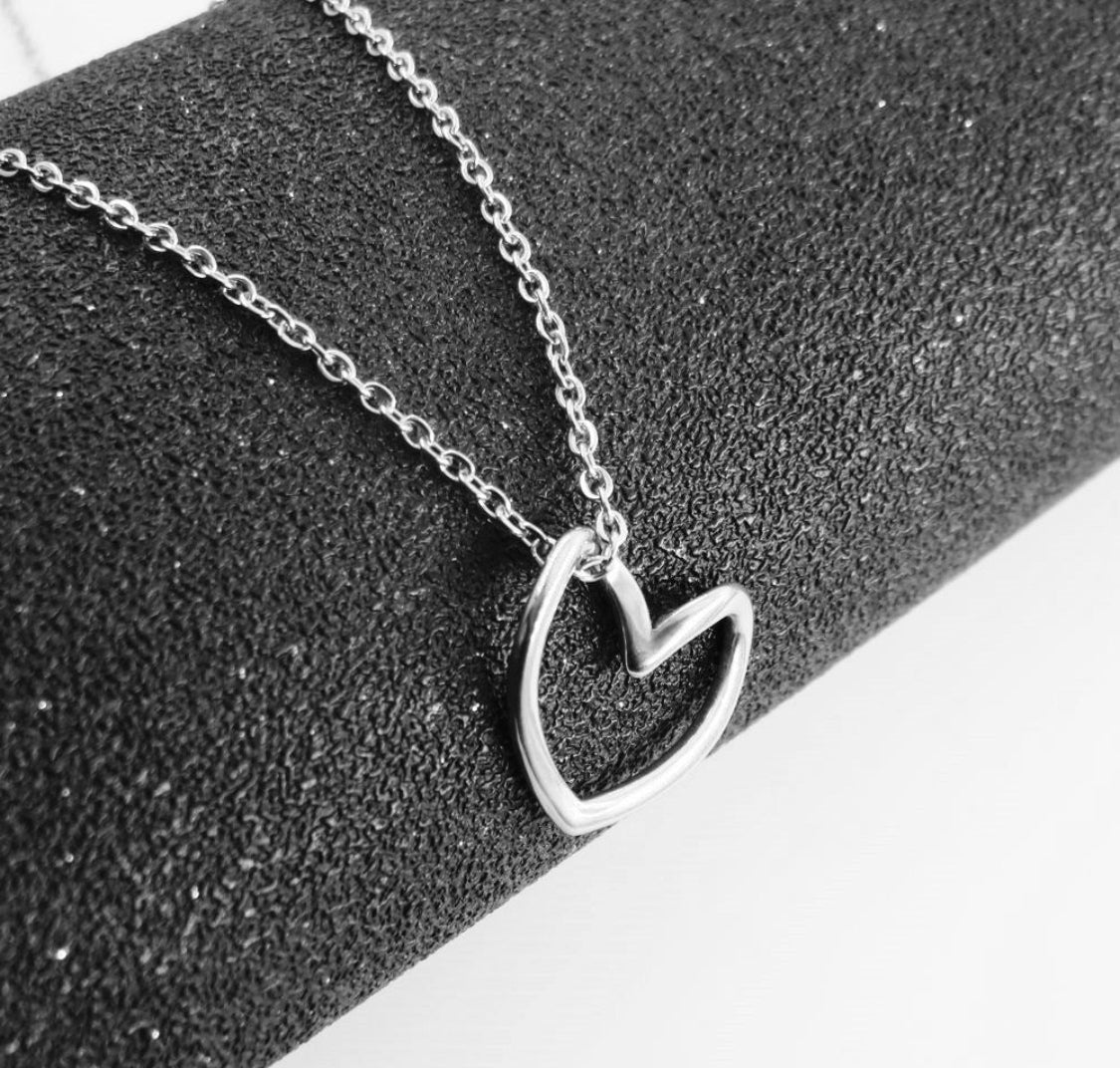 Beautiful Stainless Steel Twisted Heart Pendant Necklace