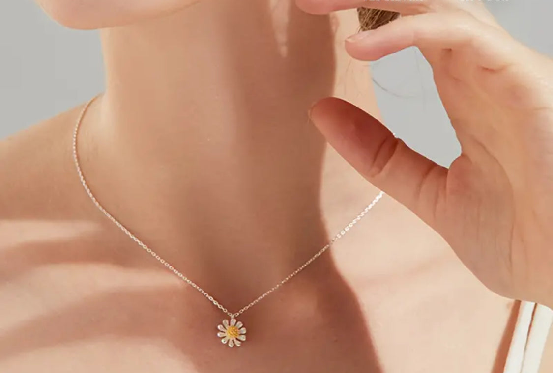 925 Sterling Silver Daisy Pendant Necklace