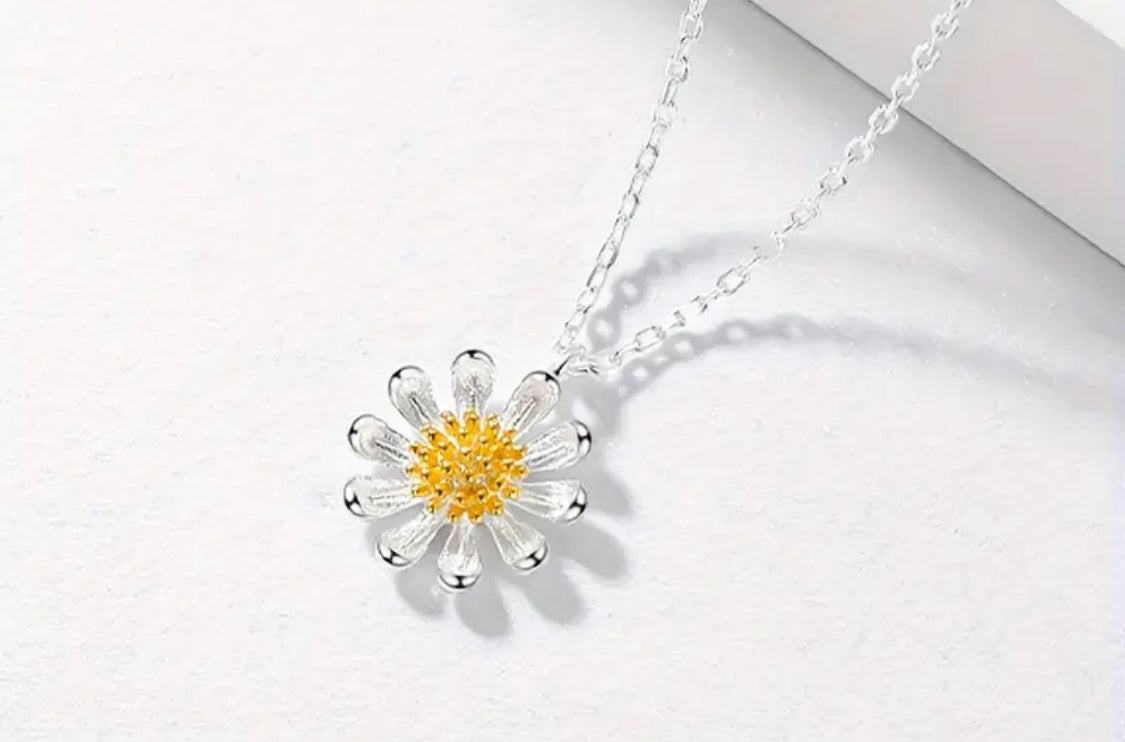 925 Sterling Silver Daisy Pendant Necklace