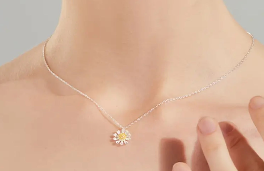 925 Sterling Silver Daisy Pendant Necklace