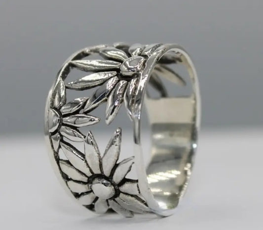 Vintage Style Silver-Plated Daisy Ring