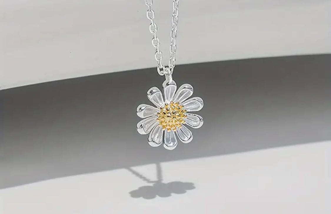 925 Sterling Silver Daisy Pendant Necklace